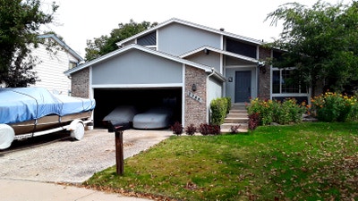 Furnished Bedroom in 5 bed house in Aurora Main Photo