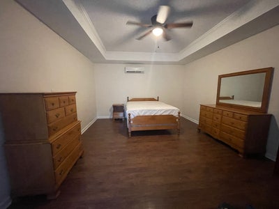 Room with easy access to Redstone  Main Photo