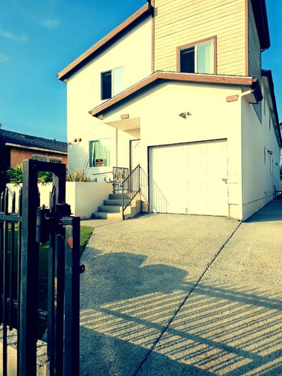 Room for rent in house  Main Photo