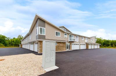 The Oaks Apartment Complex Unit #6 Main Photo