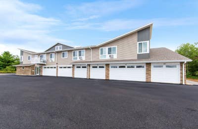 The Oaks Apartment Complex Unit #8 Main Photo