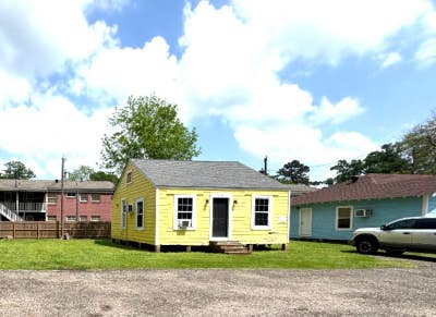 Renovated 1 BR home with private yard Main Photo