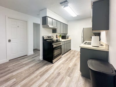 2 memebers only !!! Spacious & homey Clearwater Ho Main Photo