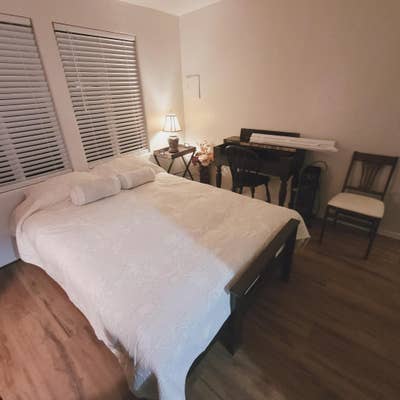 Furnished Clean Room, perfect for college students Main Photo