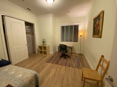 Large Bright Room in a Quiet New Home Main Photo