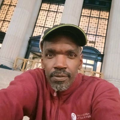 Professional Male seeks a small or large room Main Photo