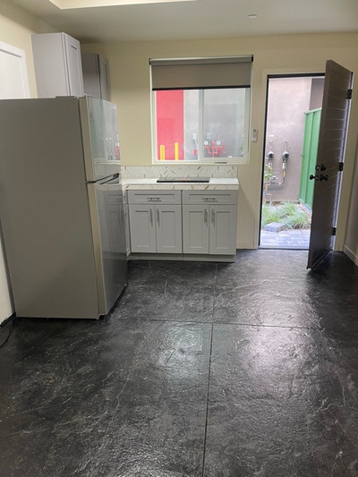 Cozy Single Located in North Hills. Attached Bathr Main Photo