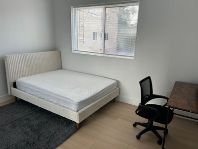 Freshly Built, Clean room near USC, brand new cons Main Photo