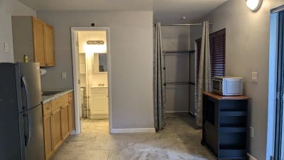 Master room/efficiency for rent Main Photo