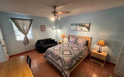 Large room with private bathroom for rent Main Photo