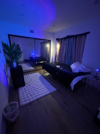 Hollywood room!  Main Photo