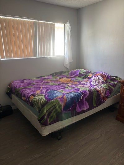 Room for rent Main Photo