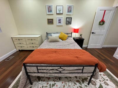 Private bedroom+bath in historic Madison Park Main Photo