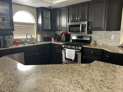 Furnished room in SW valley Main Photo