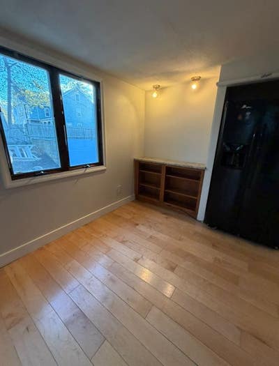 Cozy 1 Bed Townhouse in Beverly | Available 15 | $ Main Photo