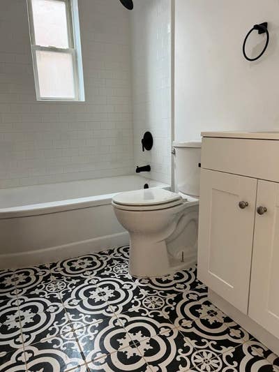 Modern 1bd w Hardwood floors and stainless Kitchen Main Photo