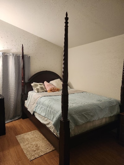 One BR with a private bathroom in a mobile home Main Photo