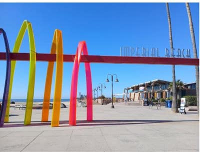 Private room/view/across street from beach Main Photo