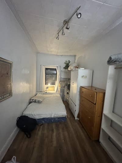 Quiet room avaliable *female preferred Main Photo