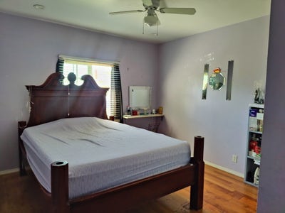 Small bdrm with share bathroom & all utilities  Main Photo