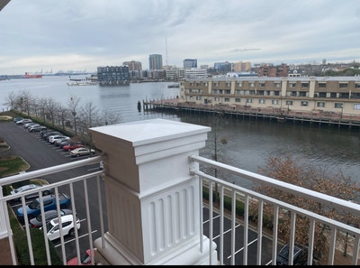 Room available with private bathroom and walk-in c Main Photo