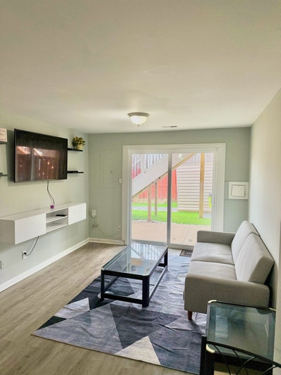 Fully Furnished 1 Bedroom Basement Apartment Main Photo