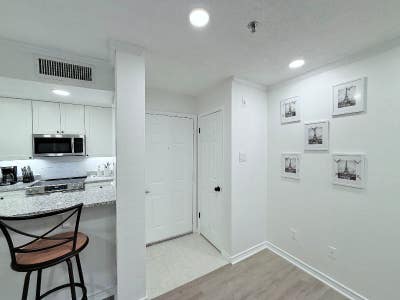 1BR condo in McLean| Private garagebalcony & pet f Main Photo