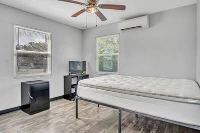 Newly Renovated Rooms Near Downtown, UCF, Valencia Main Photo