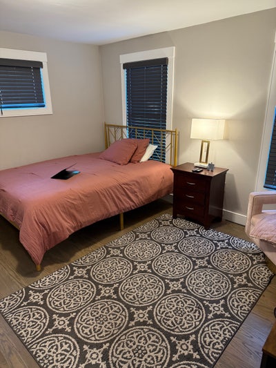 Large Private Room w/ En-suite Bathroom  Main Photo