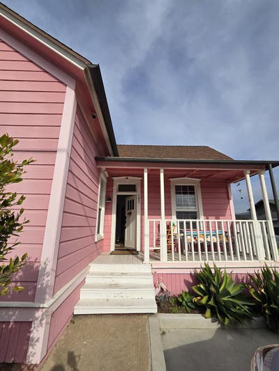 Private Master Bedroom and Bathroom in Beach Home Main Photo