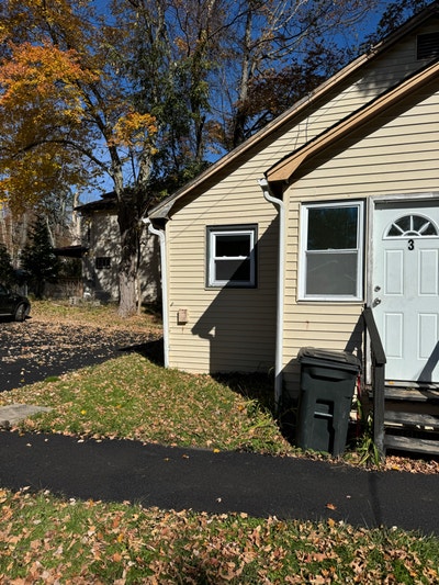 Nice and Cozy 1 Bedroom Apartment on the First Flo Main Photo
