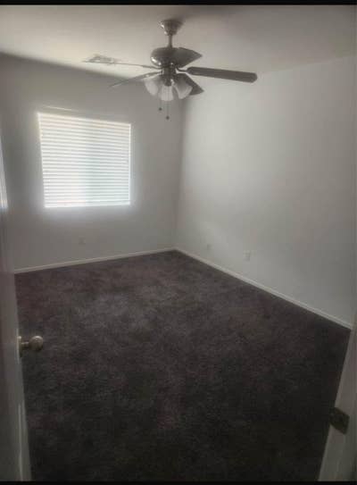 Room for rent, quiet household. Main Photo