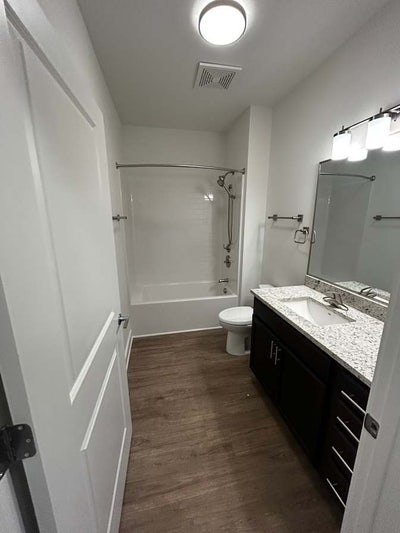 Looking for a room mate Main Photo