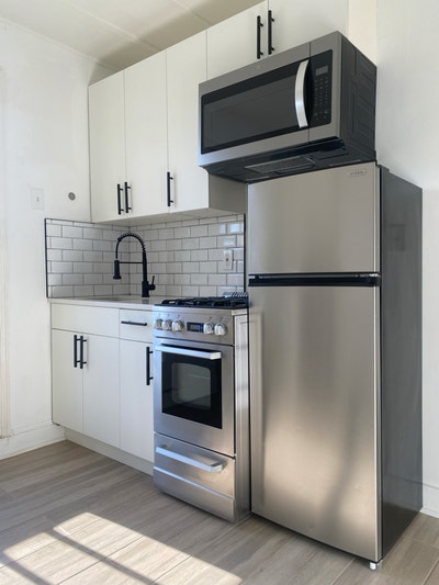 Cozy one BR with one bathroom second floor apartme Main Photo