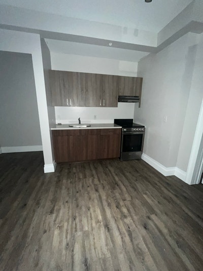 Beautiful One Bedroom Apartment Now Available In E Main Photo