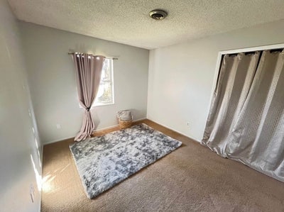 Room with her rent Main Photo