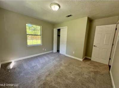 Private room available,Safe and comfy environment. Main Photo