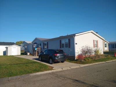 2 Rooms avail. in spacious, comfortable home  Main Photo