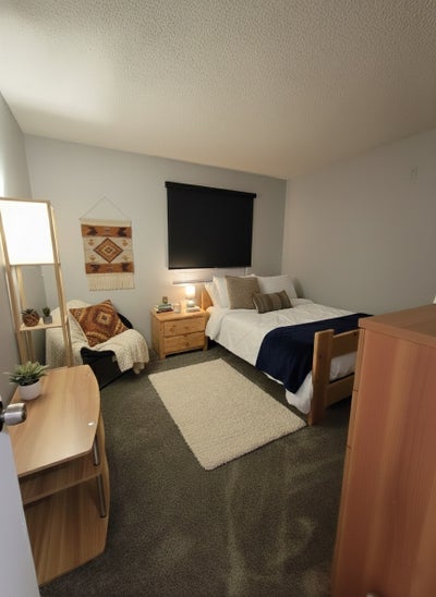 Small Room with private bathroom Main Photo