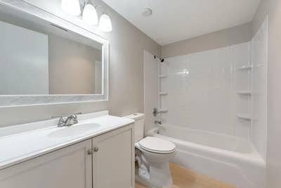 Room with bed ALL utilities included  Main Photo