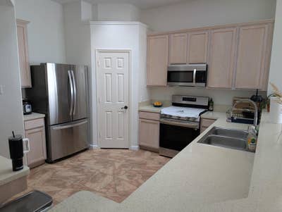 Unfurnished rooms in The Colony Main Photo