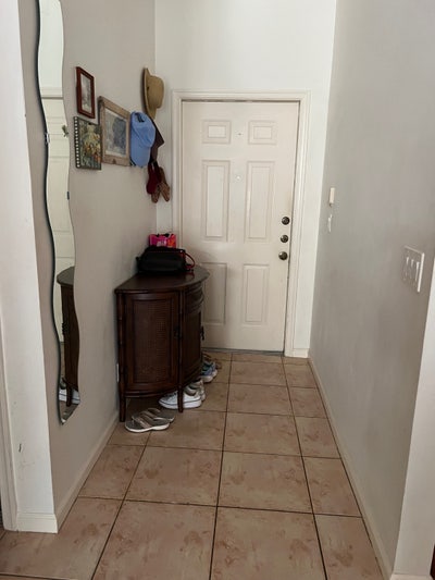 Cozy Furnished Room in Town house  Main Photo