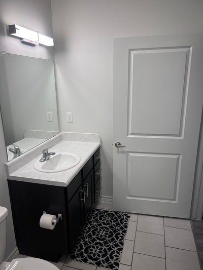 Private Room with Bathroom – Unfurnished, Spacious Main Photo