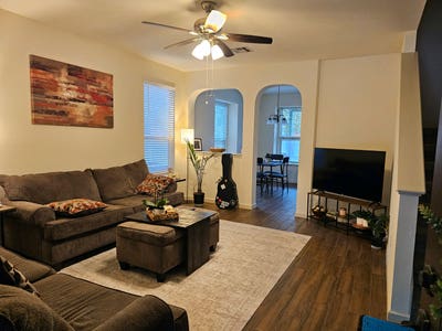 Private room available in lovely house Main Photo