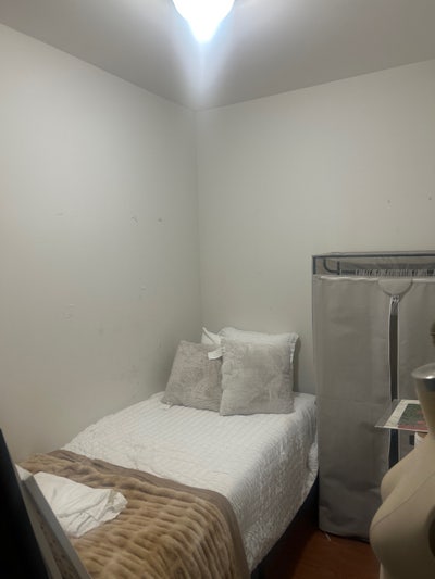 Room for Rent  Main Photo