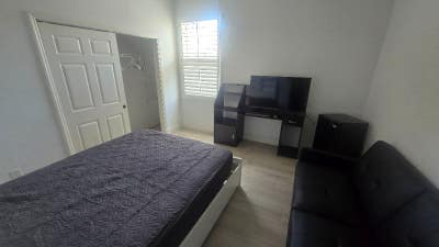 Room for Rent  in  with Pool and Hot Tub Main Photo