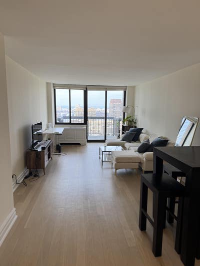 Fully Furnished 1 Bedroom Apartment in UWS Main Photo