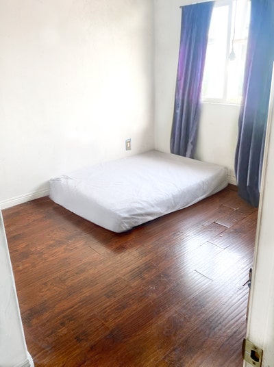 Room in South LA House Main Photo