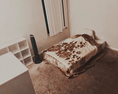 Moving Out ASAP, Take My Place! Main Photo