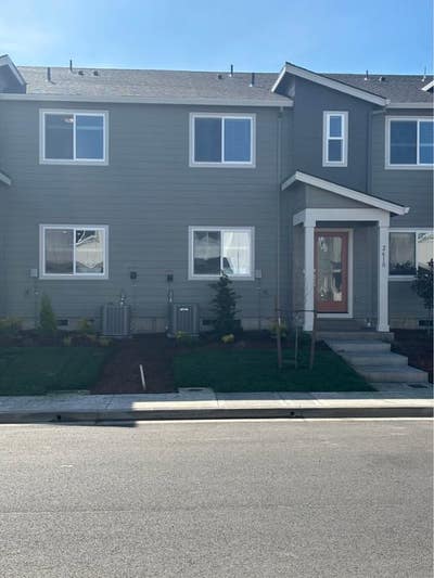 Private Upstairs Room for Rent_Brand New Home in  Main Photo